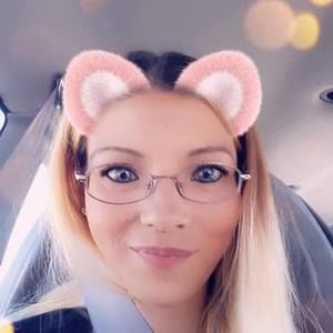 Meet your Posher, Laurie